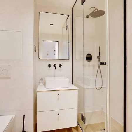 Апартаменты Charm & Comfort In This Cosy Cocoon Close 'marais' *